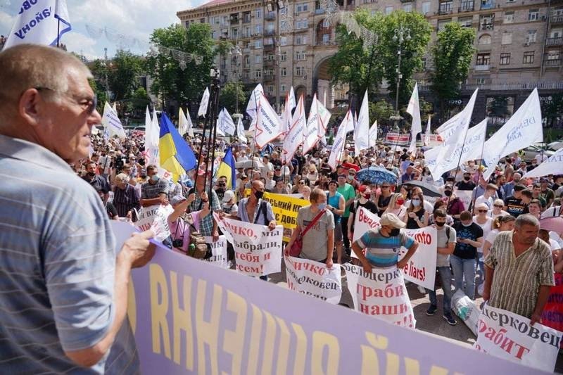 Тисячі представників бізнесу протестували в столиці проти нових правил для МАФів