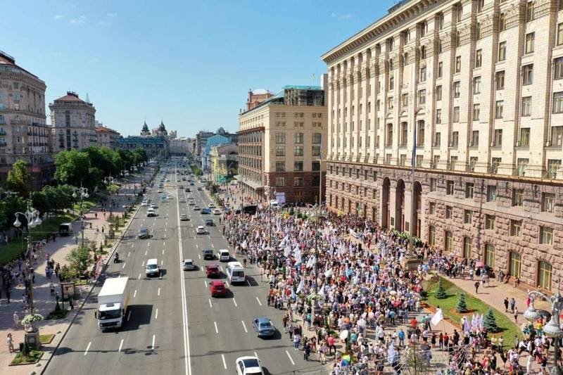 Тисячі представників бізнесу протестували в столиці проти нових правил для МАФів