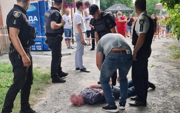 В Каменце-Подольском  на улице прогремел взрыв: шестеро пострадавших