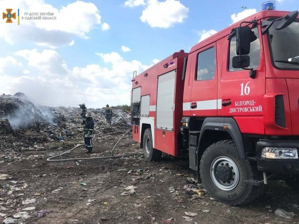 Под Аккерманом кто-то регулярно поджигает мусорную свалку 