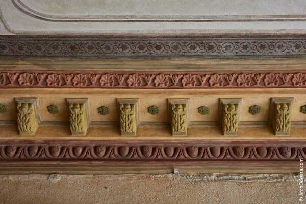 Очень красиво: в историческом доме Одессы восстановили потолочную роспись 