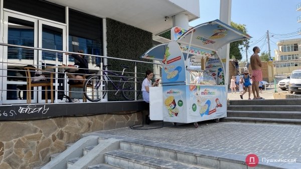На 10-й Фонтана наконец-то вернули пандус на ведущую к пляжу лестницу. Фото