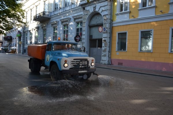 Коммунальщики устроили генеральную уборку в центре Одессы