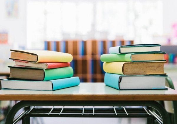 Учись как хочешь: в Одессе школьникам не хватает учебников и парт