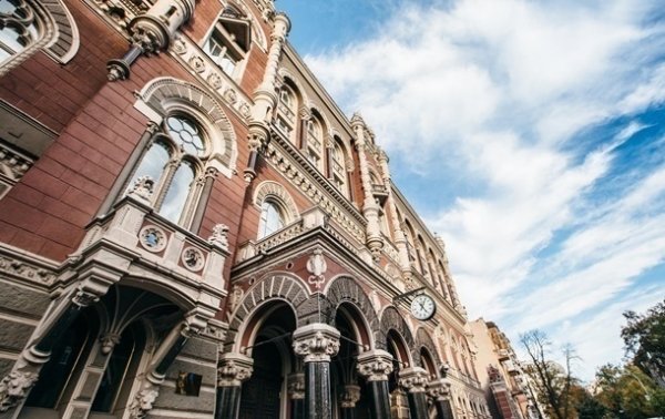 Нацбанк в три раза сократил покупку валюты