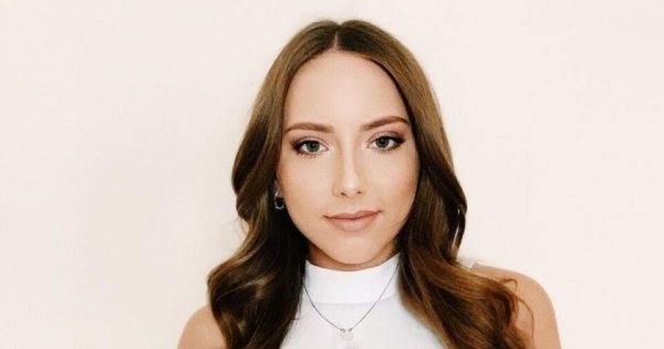 25-летняя дочь Эминема на яхте похвасталась фигурой в бикини