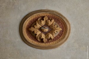 Очень красиво: в историческом доме Одессы восстановили потолочную роспись 