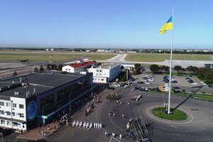В аэропорту, на маяке и Потемкинской: как в Одессе отмечают День флага