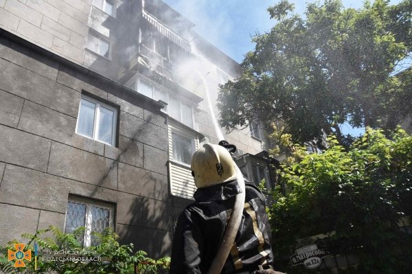В 5-этажке на Семинарской произошел пожар: сгорел балкон