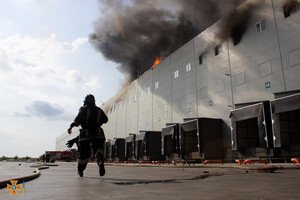 Было много дыма: спасатели рассказали подробности пожара на складах в Нерубайском 