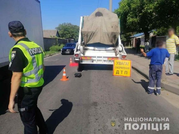 На Малиновского в Одессе грузовик насмерть сбил женщину. Фото