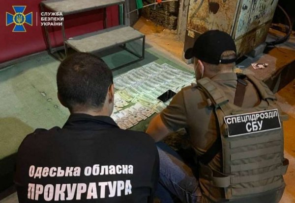 Молдованин с подручными «ставили на счётчик» одесских бизнесменов