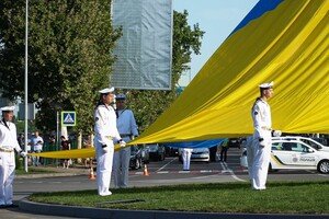 В аэропорту, на маяке и Потемкинской: как в Одессе отмечают День флага