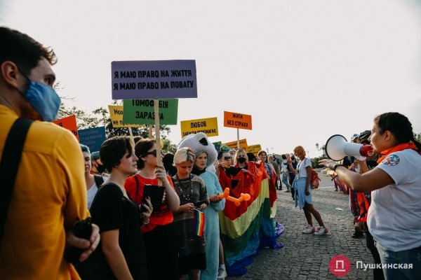 «Жить свободно, жить без страха»: как в Одессе прошел ЛГБТ-прайд. Фоторепортаж