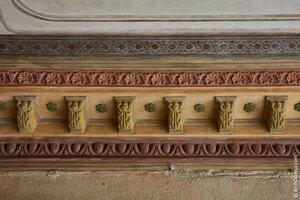 Очень красиво: в историческом доме Одессы восстановили потолочную роспись 
