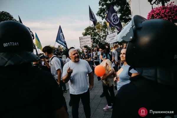 «Жить свободно, жить без страха»: как в Одессе прошел ЛГБТ-прайд. Фоторепортаж