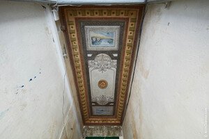 Очень красиво: в историческом доме Одессы восстановили потолочную роспись 