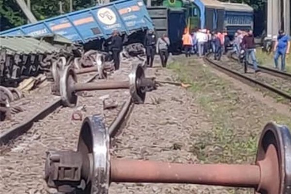 
                                                                        Пассажирские поезда задерживаются из-за крупной аварии во Львовской области
                                                                                                                                                                                                                    