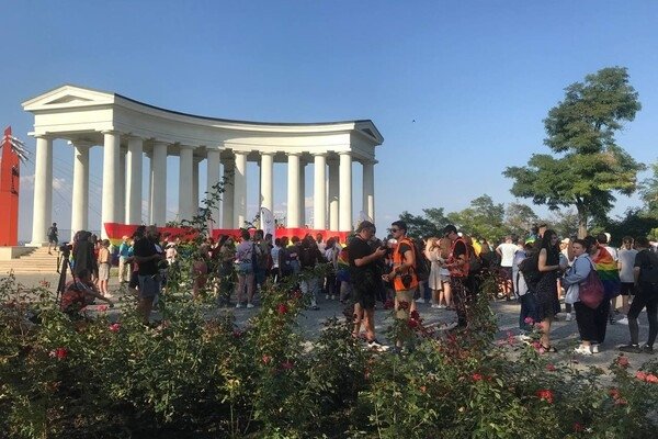 С бронетехникой и провокациями: как проходит "Одесса Прайд" в 2021 году (обновляется)