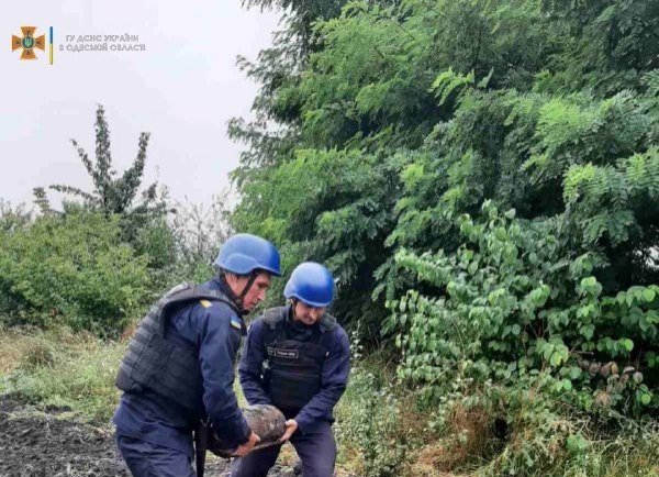 Фермер из Одесской области нашёл на своём поле авиабомбу