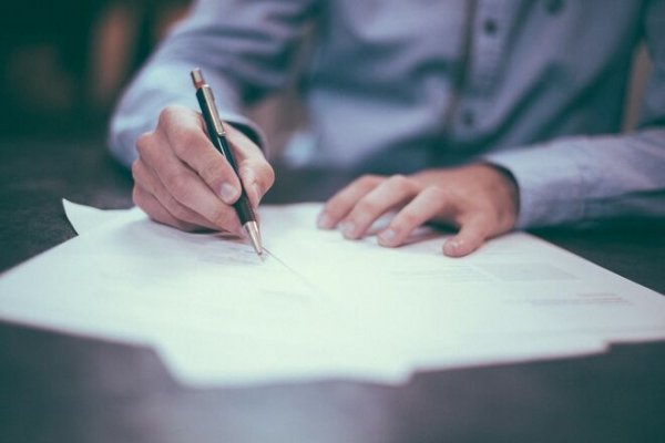 
                                                                        Онлайн-торговля и сфера обслуживания стали лидерами по нарушению "языкового закона"
                                                                                                                                                                                                                    
