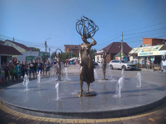 Кирилівку позбавили візитної картки — знаменитої Ундини: у мережі розгорілися суперечки
