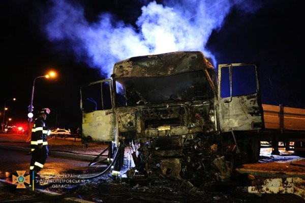 В Днепропетровской области в ДТП попали сразу четыре грузовика