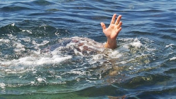 В Киеве во время отдыха с пьяным парнем утонула беременная девушка