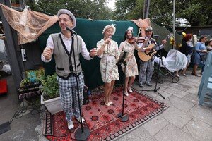 Богатый стол, песни и танцы: как на Молдаванке День города отмечали
