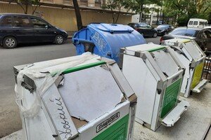 Подземные рядом с наземными: на Гоголя установили новые мусорки, а старые не убрали