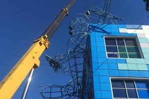 "Падший ангел": в Одессе демонтировали скульптуру святого Михаила