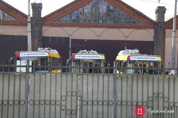 В Одессе презентовали 3 самодельных электробуса, которые скоро выйдут на новый городской маршрут. Фото