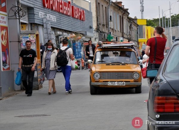 Планы мэрия прогнать грузовики с обновленного Новощепного ряда внутрь «Привоза» пока не осуществятся