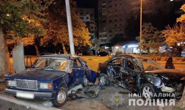 19-летняя девушка влетела в ВАЗ и отправила свою несовершеннолетнюю пассажирку в больницу 