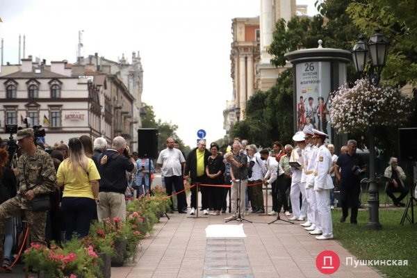 На Аллее звезд в Одессе открыли три новых имени: писателя, художника и драматурга. Фото