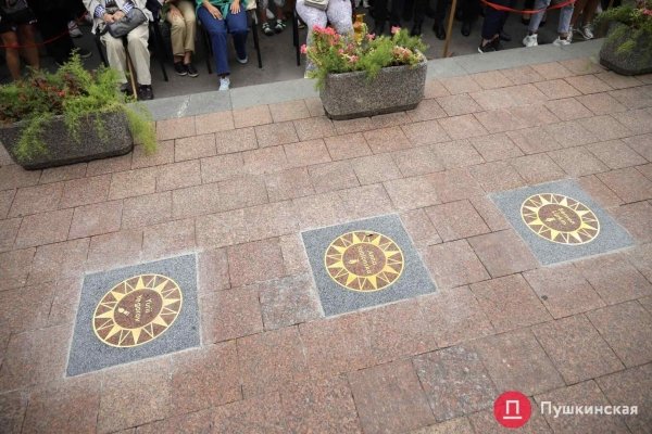 На Аллее звезд в Одессе открыли три новых имени: писателя, художника и драматурга. Фото
