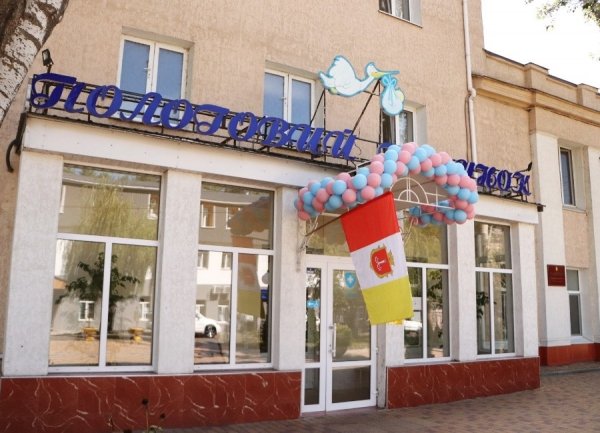 Родившаяся раньше всех в День города одесситка Саша получила коляску от мэрии 