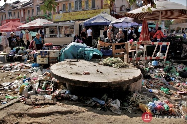 Новые сроки, неудобства для пешеходов и мусор: как проходит ремонт улицы Преображенской у «Привоза». Фото