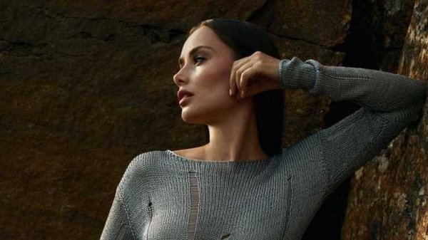 Ксения Мишина на яхте похвасталась стройными ножками