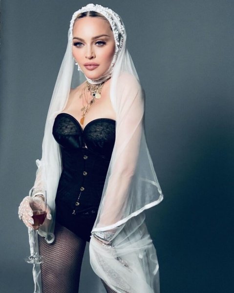 Мадонна в эффектном корсете устроила собственный Met Gala
