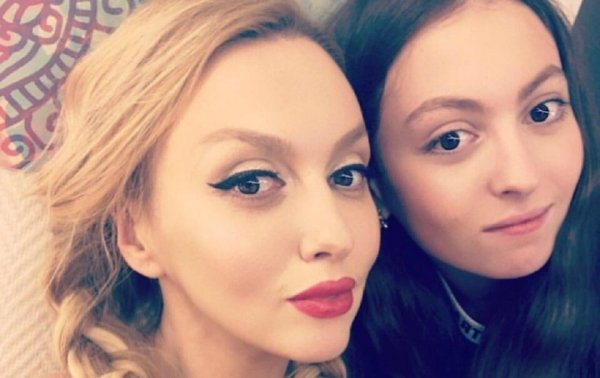 Оля Полякова пожаловалась на вредные привычки дочери