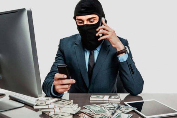 Украинцев предупредили об опасной схеме с банковскими картами