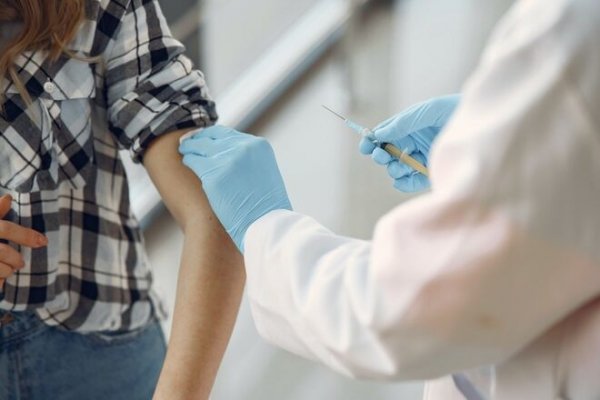 
                                                                        Массовая вакцинация в украинском городе свела к нулю госпитализацию больных коронавирусом
                                                                                                                                                                                                                    