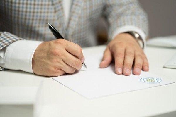 
                                                                        Комитет "чудесным образом" исправил коллизии и передал закон об олигархах на подпись, – нардеп
                                                                                                                                                                                                                    