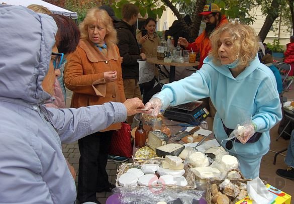 Курбан чорба, сыр и устрицы завлекали посетителей в Музей современного искусства Одессы