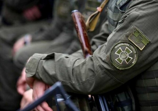 В Одесе 19-летний солдат выпал из окна казармы: парень выжил