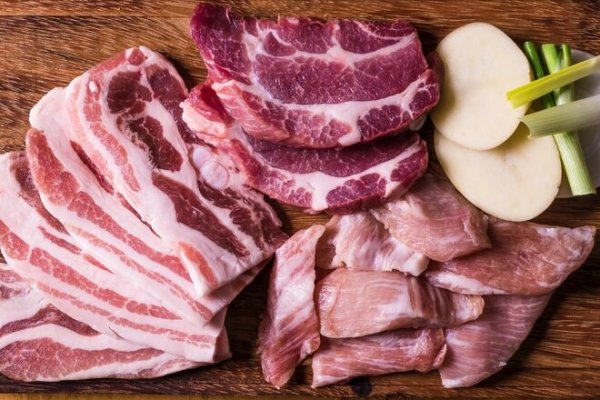 
                                                                        Импорт свинины в Украину вырос на треть: откуда везут дешевое мясо
                                                                                                                                                                                                                    