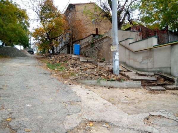 В Одессе начали ремонт Градоначальницкой лестницы: как это выглядит. Фото
