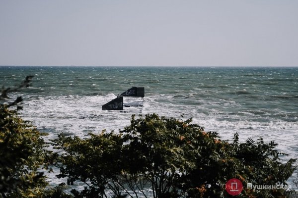 Взволнованное море под ярким солнцем: как побережье Одессы встретило первый шторм. Фоторепортаж