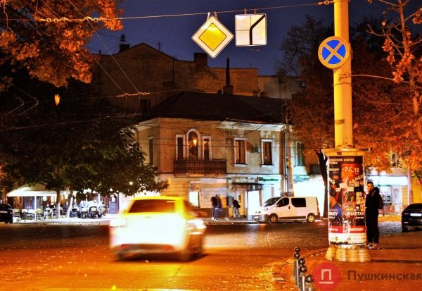 Внимание на знаки: у Соборной площади в Одессе изменили схему движения